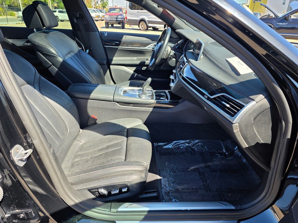 2019 BMW 7 Series 740i - 23005128 - 9