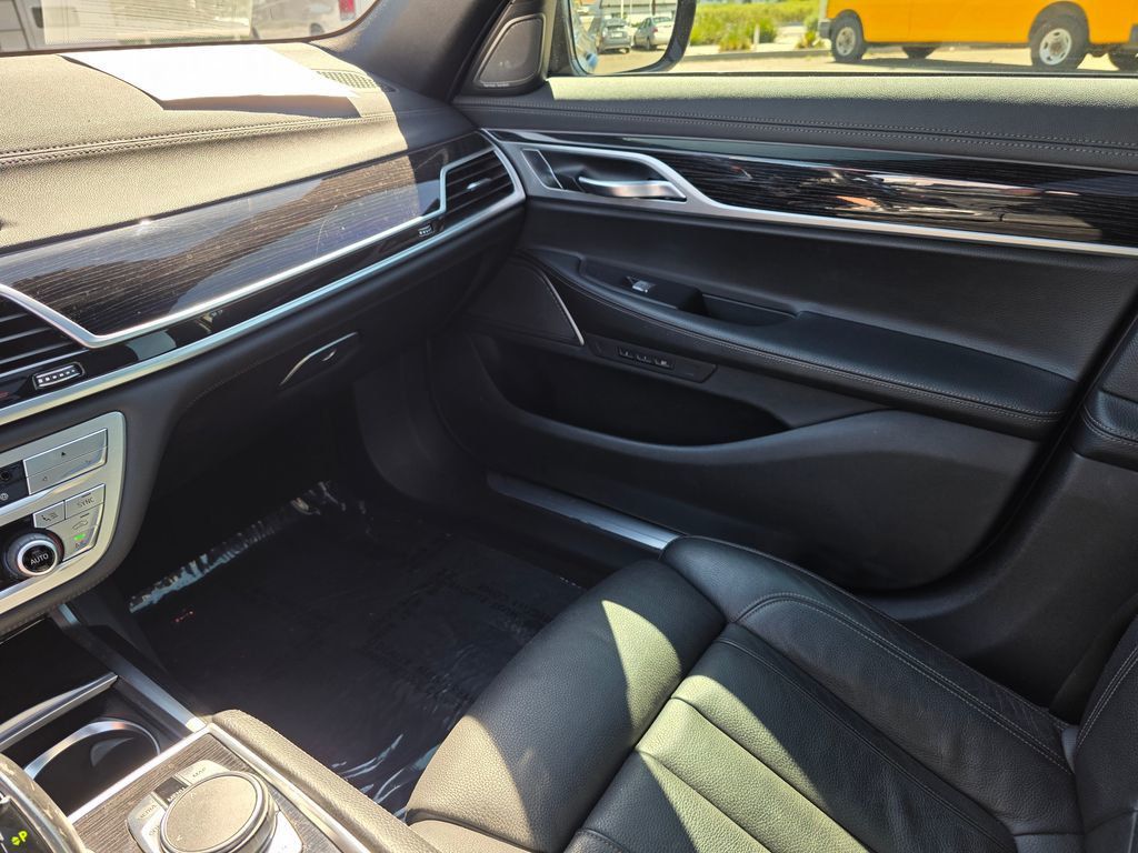 2019 BMW 7 Series 740i - 23005128 - 43