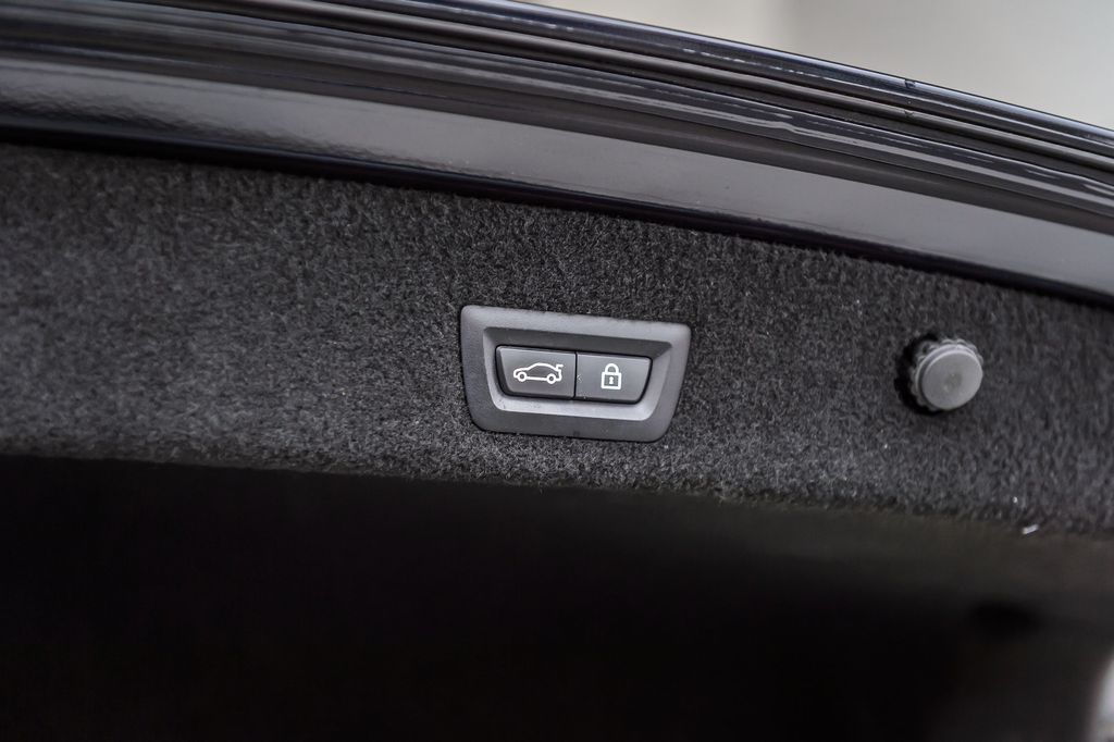 2019 BMW 7 Series 740i M SPORT - NAV - PANO ROOF - CARBON CORE - GORGEOUS - 22977039 - 11