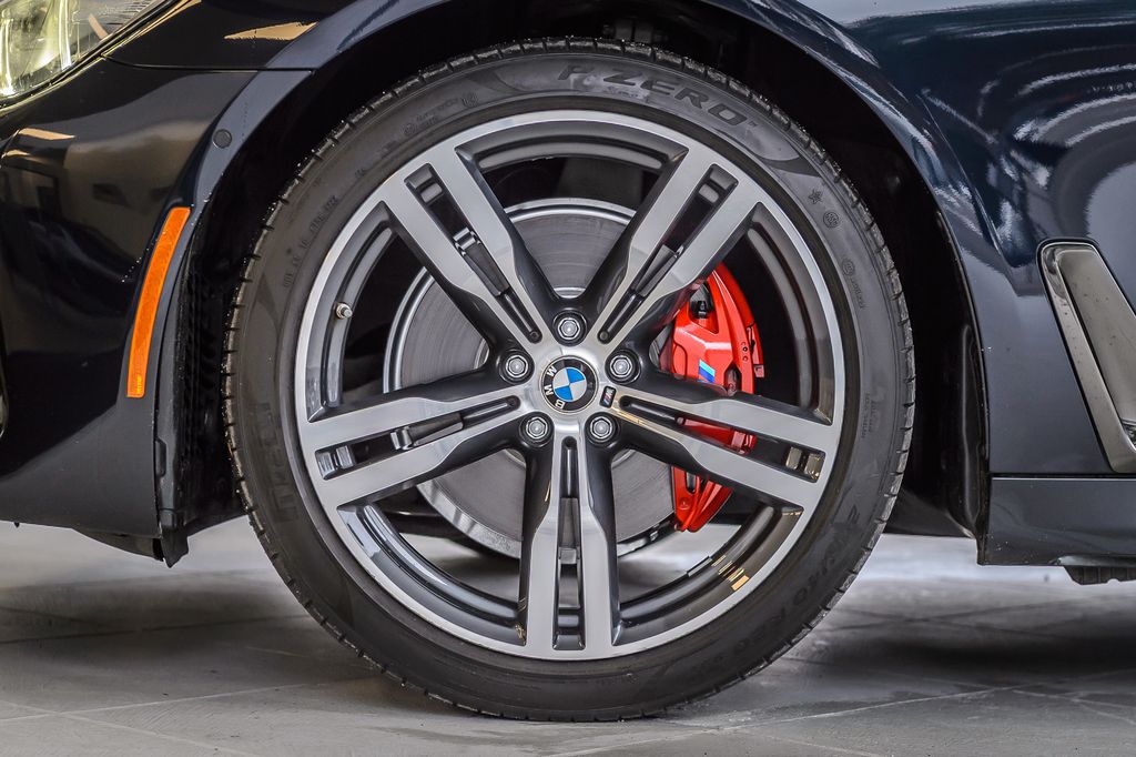 2019 BMW 7 Series 740i M SPORT - NAV - PANO ROOF - CARBON CORE - GORGEOUS - 22977039 - 12