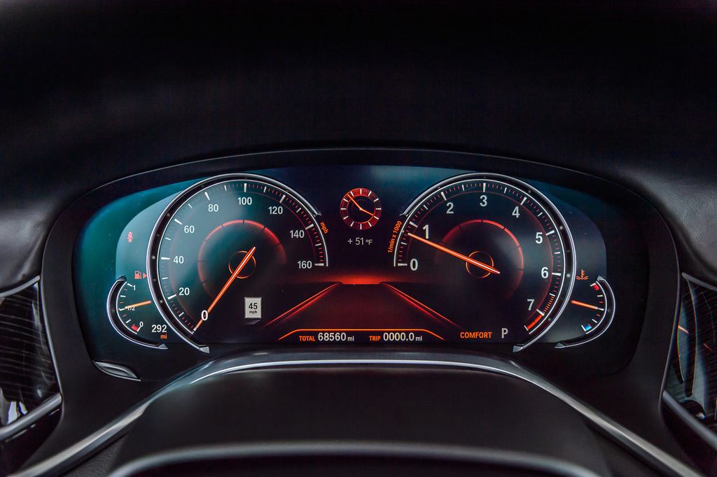 2019 BMW 7 Series 740i M SPORT - NAV - PANO ROOF - CARBON CORE - GORGEOUS - 22977039 - 17