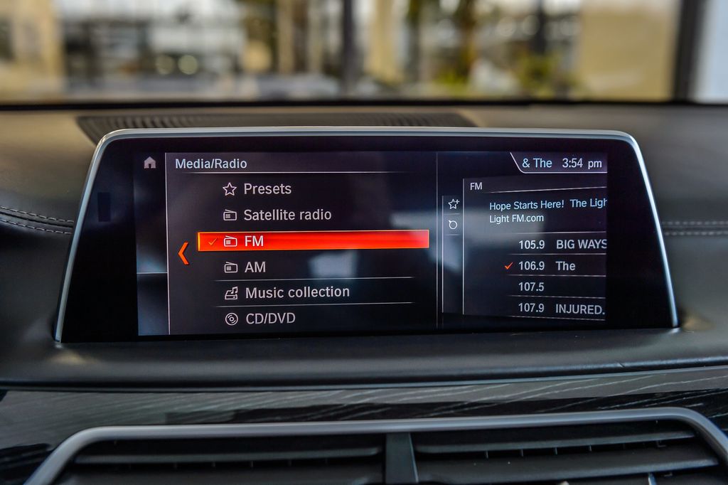 2019 BMW 7 Series 740i M SPORT - NAV - PANO ROOF - CARBON CORE - GORGEOUS - 22977039 - 20