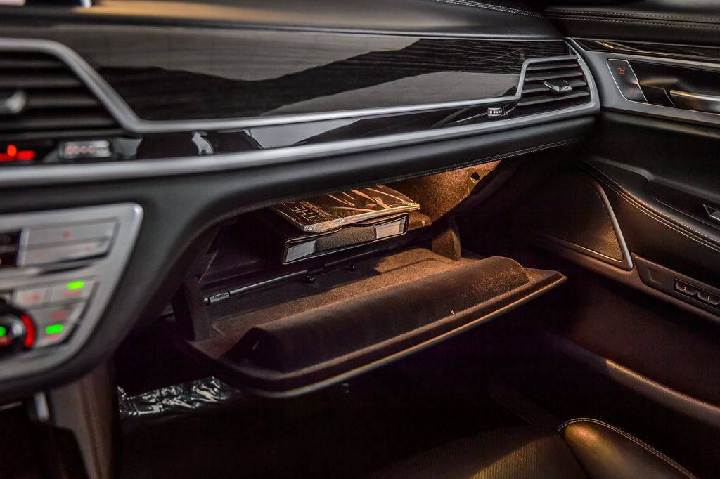 2019 BMW 7 Series 740i M SPORT - NAV - PANO ROOF - CARBON CORE - GORGEOUS - 22977039 - 23