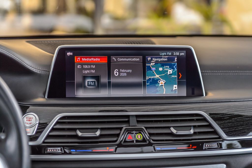 2019 BMW 7 Series 740i M SPORT - NAV - PANO ROOF - CARBON CORE - GORGEOUS - 22977039 - 29