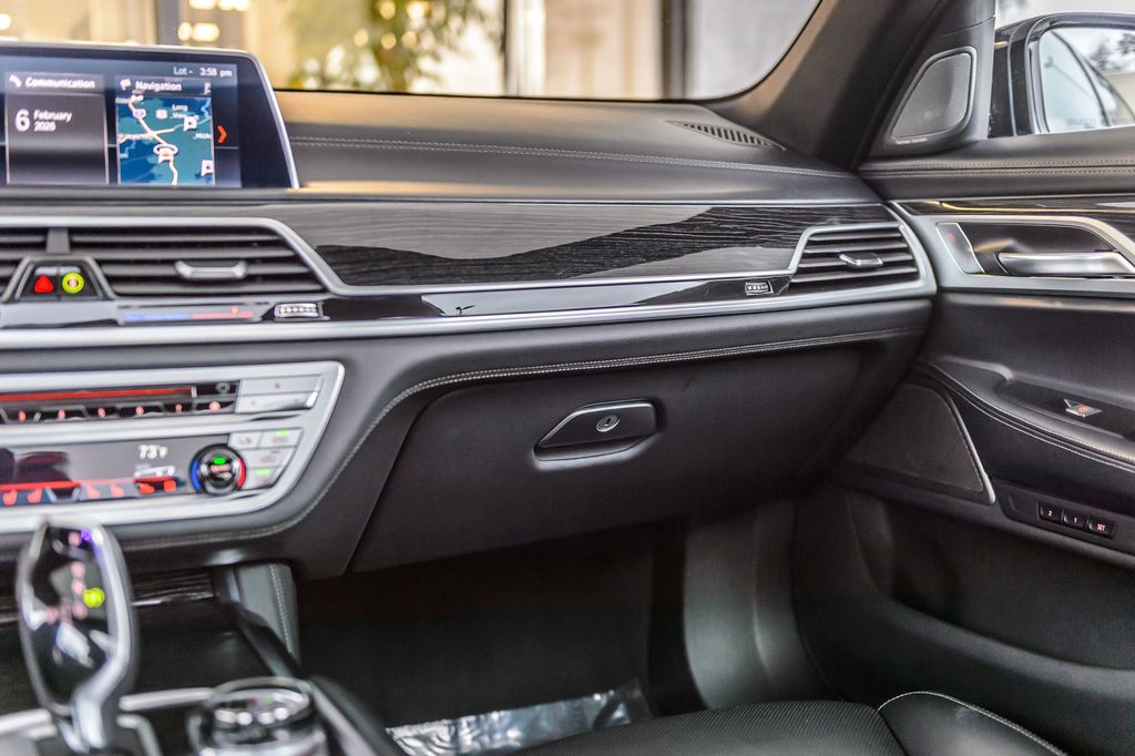 2019 BMW 7 Series 740i M SPORT - NAV - PANO ROOF - CARBON CORE - GORGEOUS - 22977039 - 35