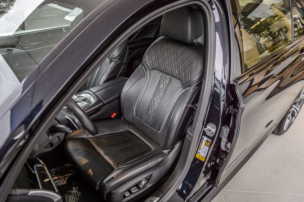 2019 BMW 7 Series 740i M SPORT - NAV - PANO ROOF - CARBON CORE - GORGEOUS - 22977039 - 38