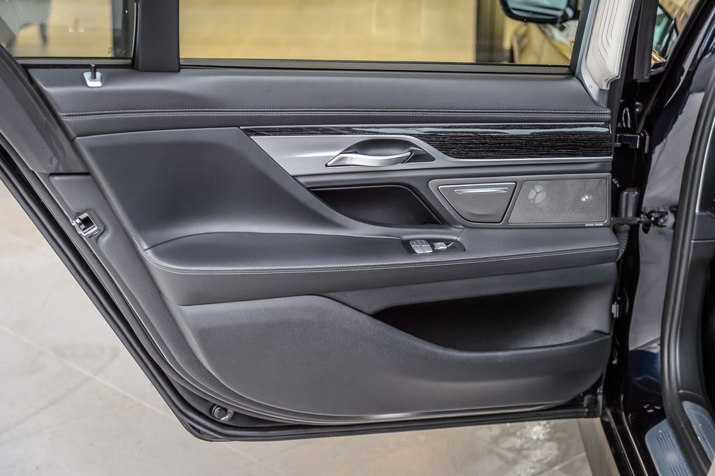 2019 BMW 7 Series 740i M SPORT - NAV - PANO ROOF - CARBON CORE - GORGEOUS - 22977039 - 53