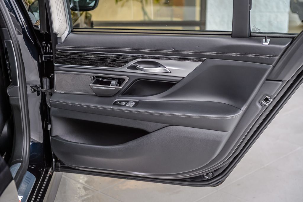 2019 BMW 7 Series 740i M SPORT - NAV - PANO ROOF - CARBON CORE - GORGEOUS - 22977039 - 54