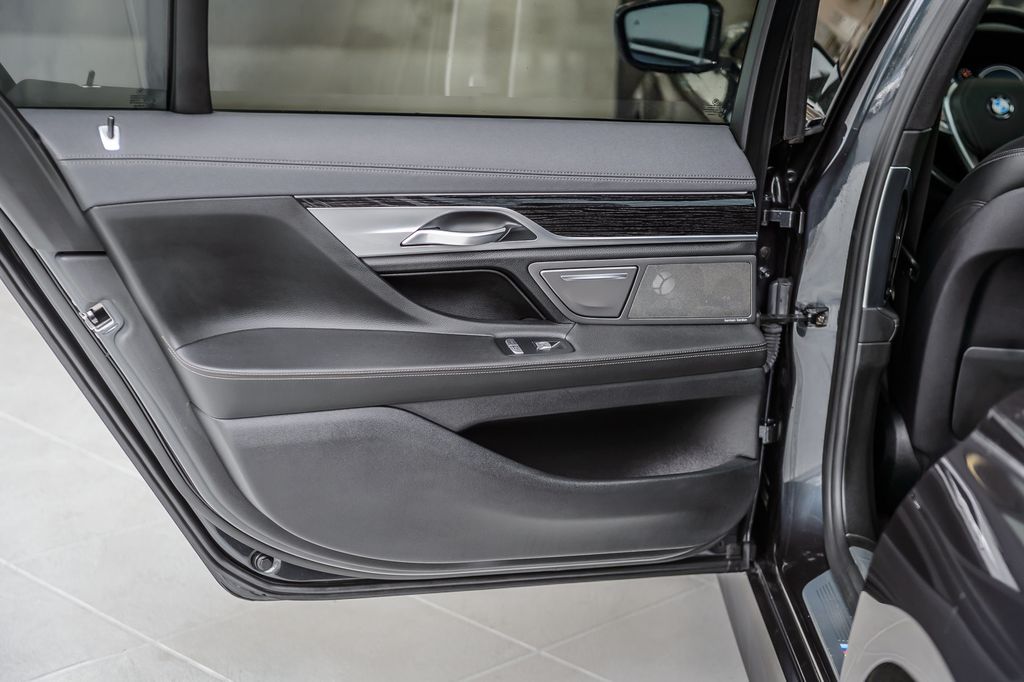 2019 BMW 7 Series 740i M SPORT - SINGAPOR GRAY - PANO ROOF - CARBON CORE -GORGEOUS - 23036509 - 55