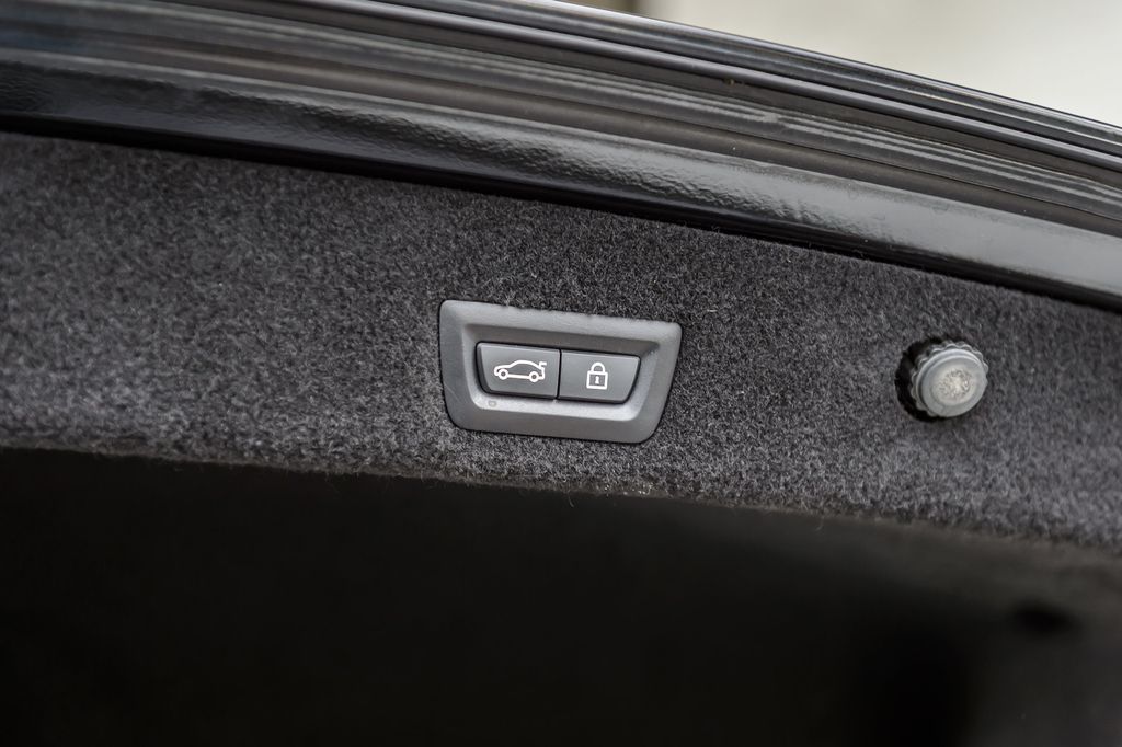 2019 BMW 7 Series 740i xDRIVE - M SPORT - BEST COLORS - NAV - PANO ROOF - LOADED - 22994323 - 12