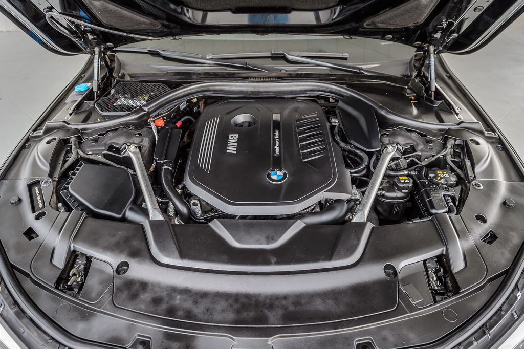 2019 BMW 7 Series 740i xDRIVE - M SPORT - BEST COLORS - NAV - PANO ROOF - LOADED - 22994323 - 17