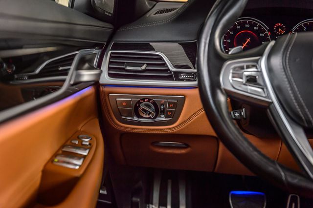 2019 BMW 7 Series 740i xDRIVE - M SPORT - BEST COLORS - NAV - PANO ROOF - LOADED - 22994323 - 26
