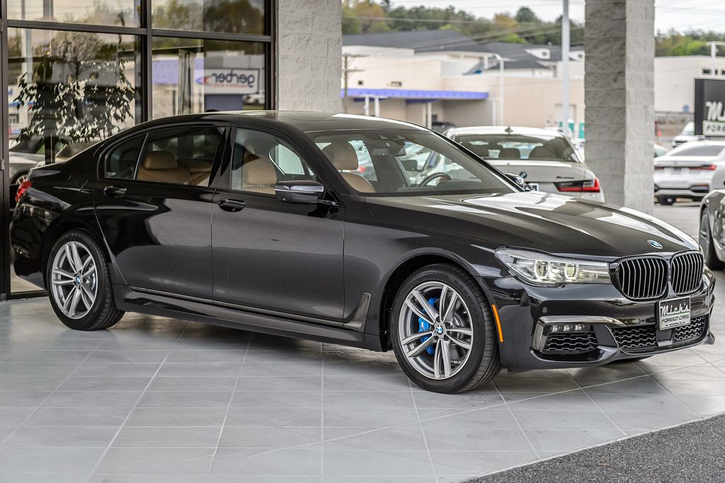 2019 BMW 7 Series 740i xDRIVE - M SPORT - BEST COLORS - NAV - PANO ROOF - LOADED - 22994323 - 3