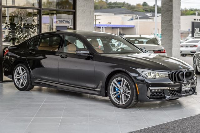 2019 BMW 7 Series 740i xDRIVE - M SPORT - BEST COLORS - NAV - PANO ROOF - LOADED - 22994323 - 3