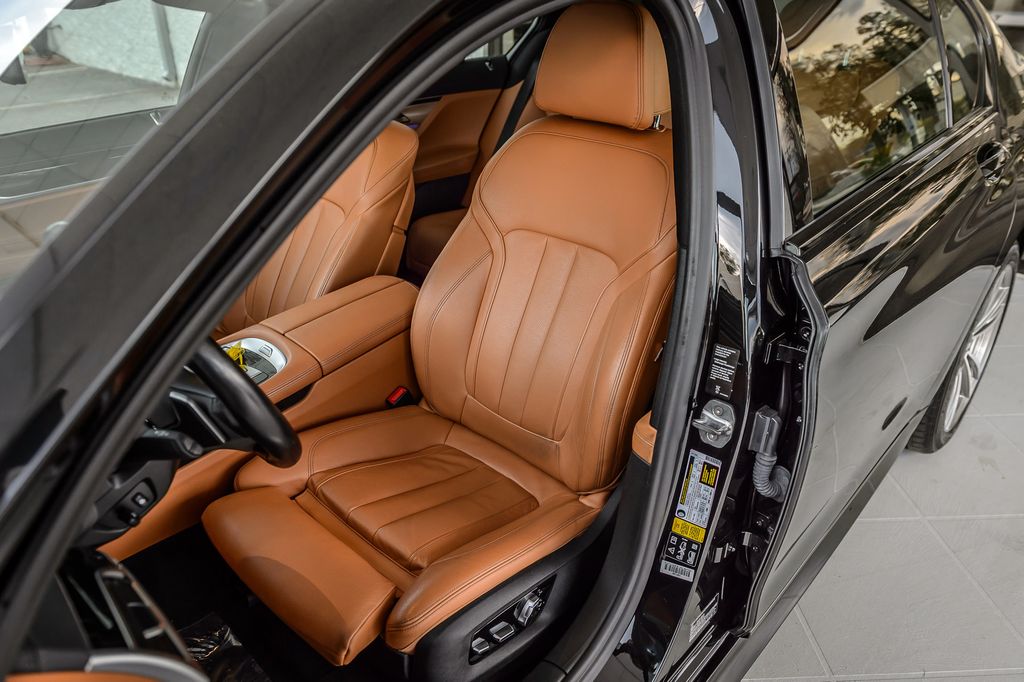 2019 BMW 7 Series 740i xDRIVE - M SPORT - BEST COLORS - NAV - PANO ROOF - LOADED - 22994323 - 40