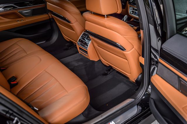 2019 BMW 7 Series 740i xDRIVE - M SPORT - BEST COLORS - NAV - PANO ROOF - LOADED - 22994323 - 45