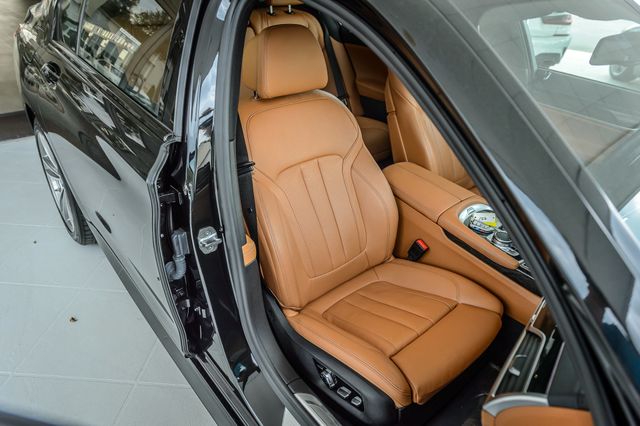 2019 BMW 7 Series 740i xDRIVE - M SPORT - BEST COLORS - NAV - PANO ROOF - LOADED - 22994323 - 46