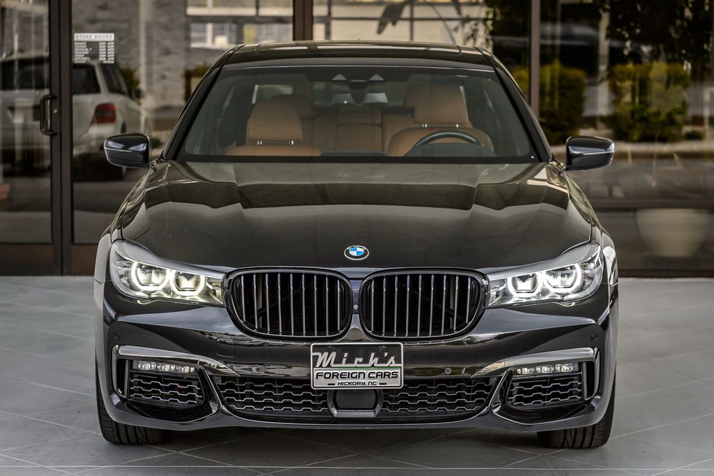 2019 BMW 7 Series 740i xDRIVE - M SPORT - BEST COLORS - NAV - PANO ROOF - LOADED - 22994323 - 4