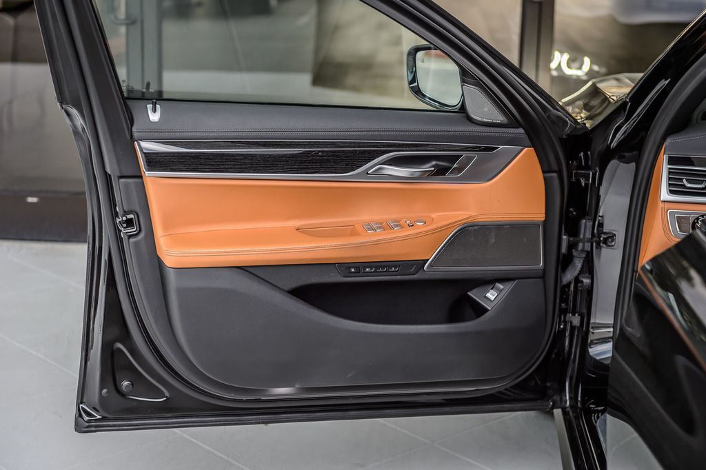 2019 BMW 7 Series 740i xDRIVE - M SPORT - BEST COLORS - NAV - PANO ROOF - LOADED - 22994323 - 49