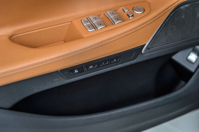 2019 BMW 7 Series 740i xDRIVE - M SPORT - BEST COLORS - NAV - PANO ROOF - LOADED - 22994323 - 52