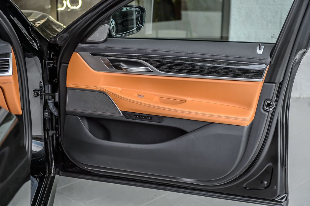 2019 BMW 7 Series 740i xDRIVE - M SPORT - BEST COLORS - NAV - PANO ROOF - LOADED - 22994323 - 56