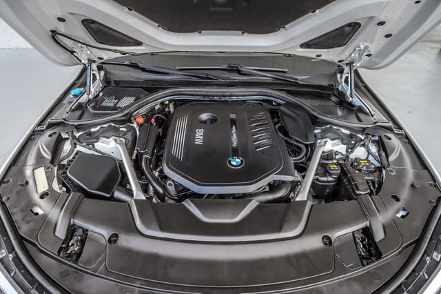 2019 BMW 7 Series 740i xDRIVE - NAV - PANO ROOF - BLUETOOTH - BACKUP CAM - MUSTSEE - 22994332 - 16