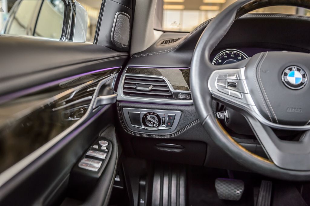 2019 BMW 7 Series 740i xDRIVE - NAV - PANO ROOF - BLUETOOTH - BACKUP CAM - MUSTSEE - 22994332 - 26