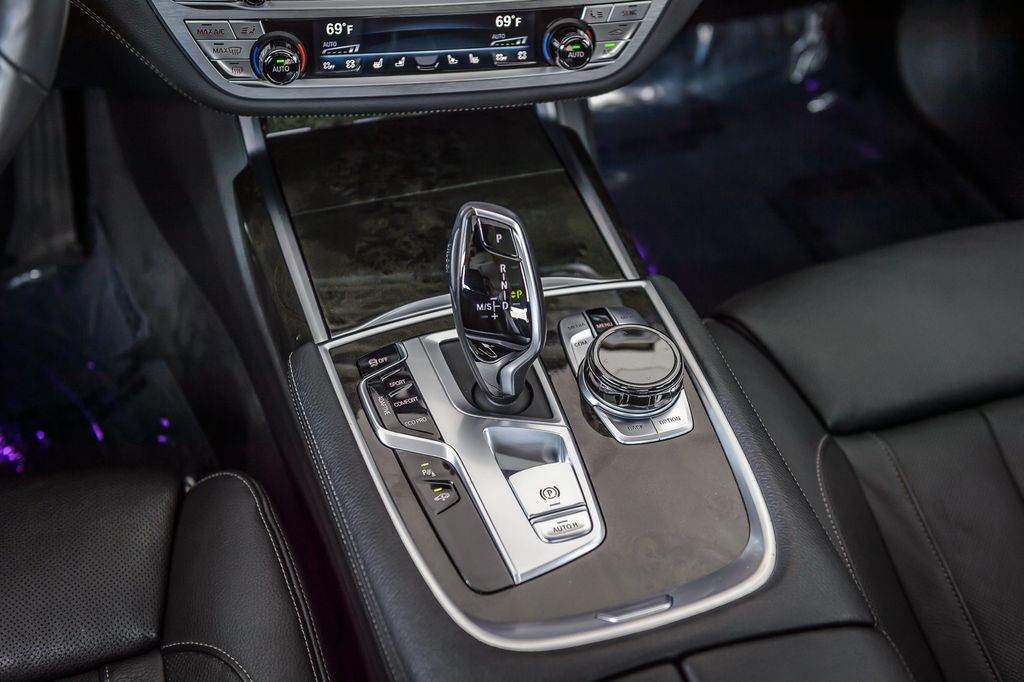 2019 BMW 7 Series 740i xDRIVE - NAV - PANO ROOF - BLUETOOTH - BACKUP CAM - MUSTSEE - 22994332 - 32