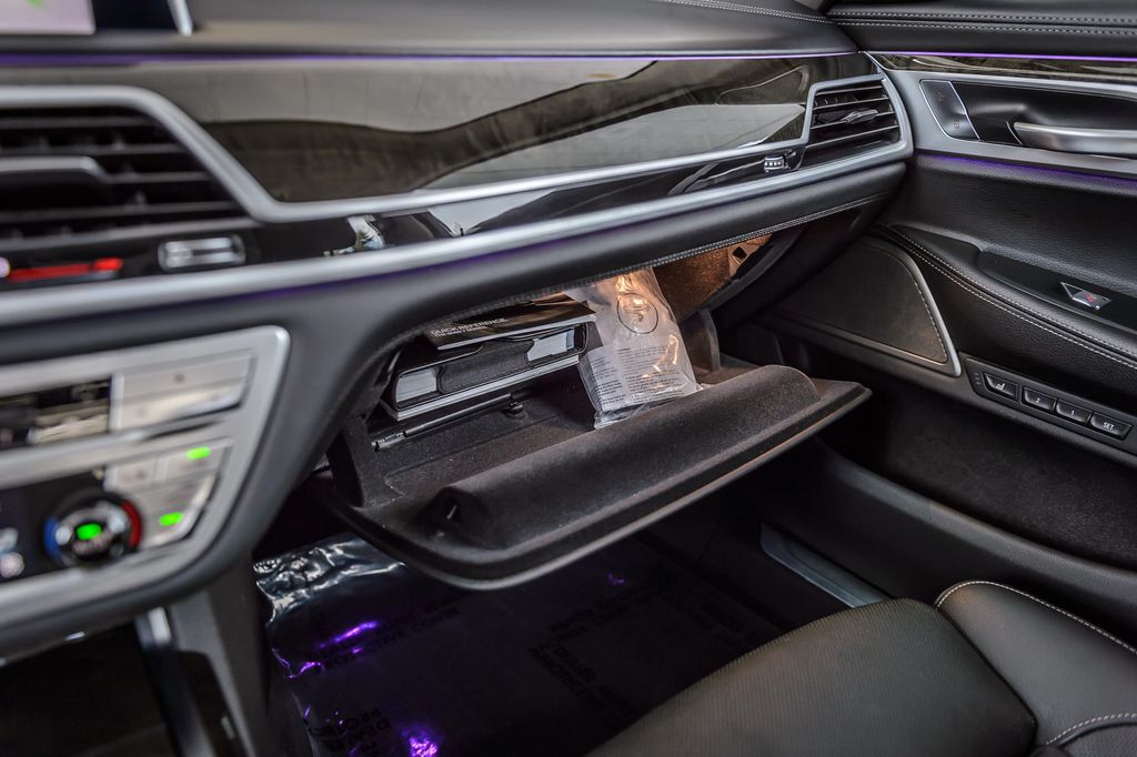 2019 BMW 7 Series 740i xDRIVE - NAV - PANO ROOF - BLUETOOTH - BACKUP CAM - MUSTSEE - 22994332 - 34