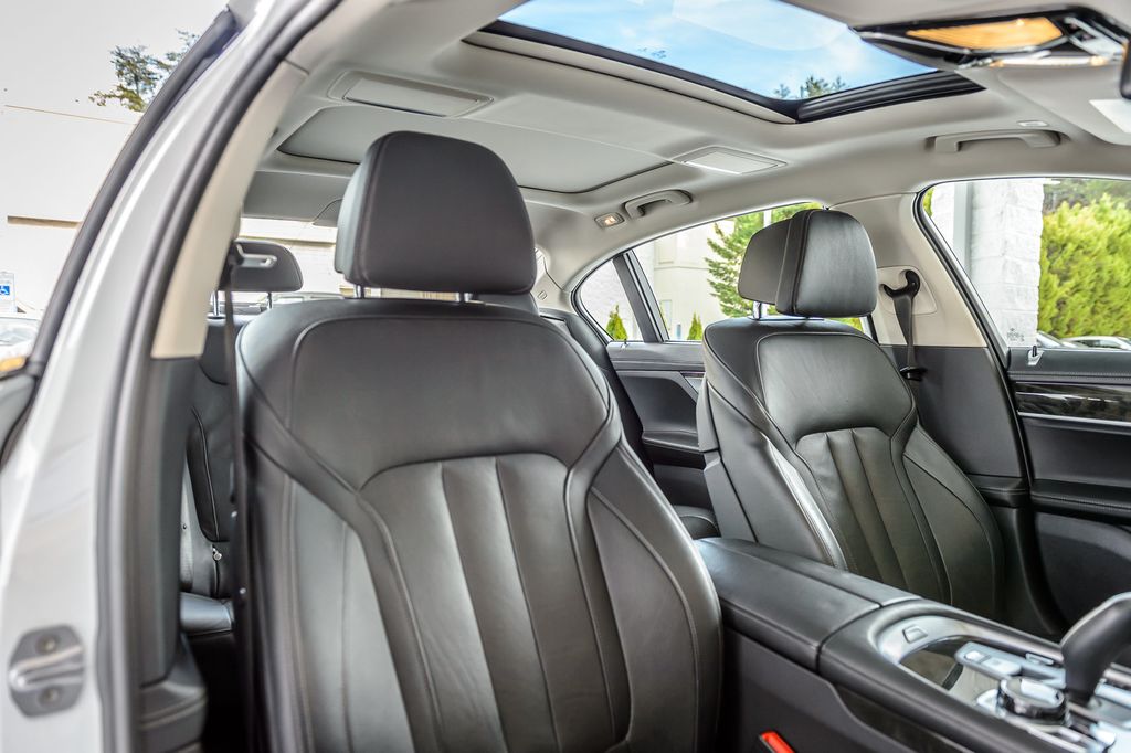 2019 BMW 7 Series 740i xDRIVE - NAV - PANO ROOF - BLUETOOTH - BACKUP CAM - MUSTSEE - 22994332 - 35