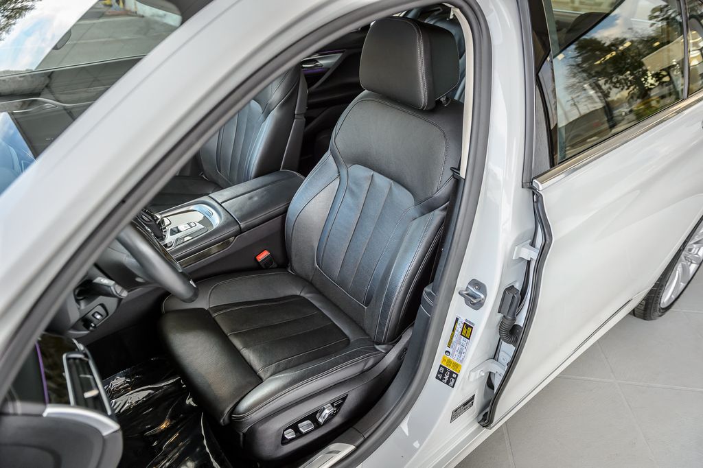 2019 BMW 7 Series 740i xDRIVE - NAV - PANO ROOF - BLUETOOTH - BACKUP CAM - MUSTSEE - 22994332 - 36