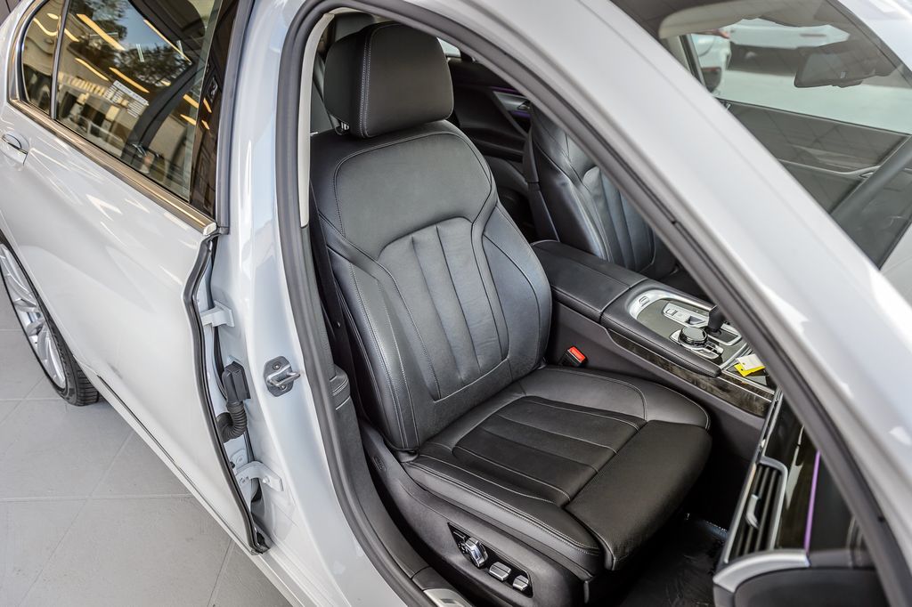 2019 BMW 7 Series 740i xDRIVE - NAV - PANO ROOF - BLUETOOTH - BACKUP CAM - MUSTSEE - 22994332 - 41