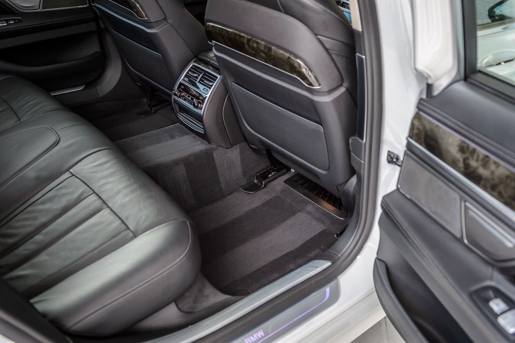 2019 BMW 7 Series 740i xDRIVE - NAV - PANO ROOF - BLUETOOTH - BACKUP CAM - MUSTSEE - 22994332 - 42