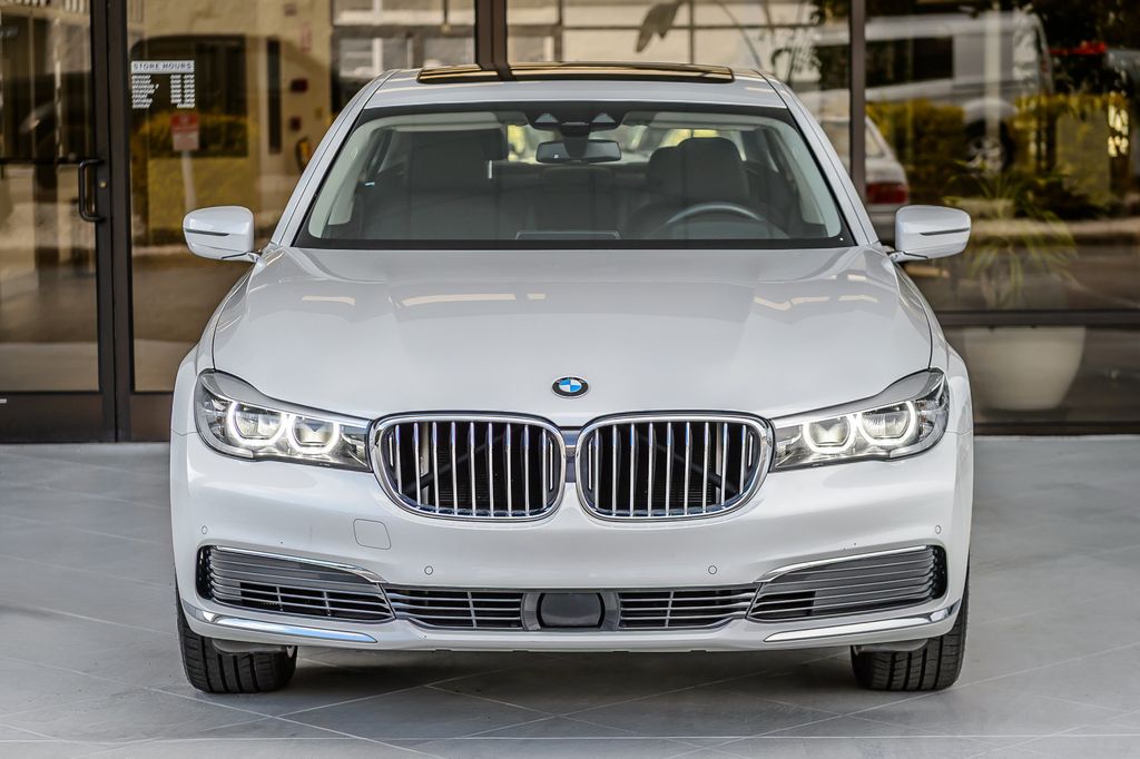 2019 BMW 7 Series 740i xDRIVE - NAV - PANO ROOF - BLUETOOTH - BACKUP CAM - MUSTSEE - 22994332 - 4