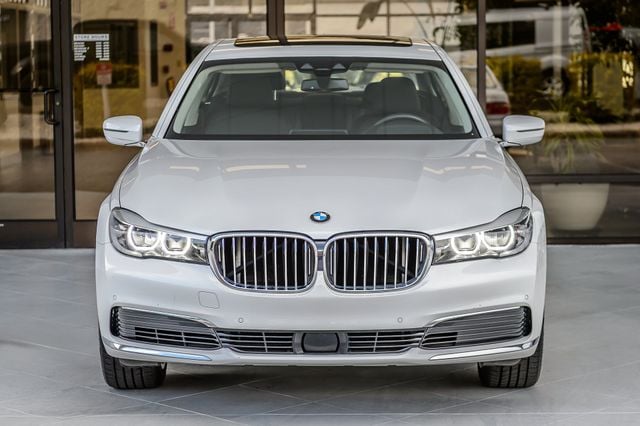 2019 BMW 7 Series 740i xDRIVE - NAV - PANO ROOF - BLUETOOTH - BACKUP CAM - MUSTSEE - 22994332 - 4