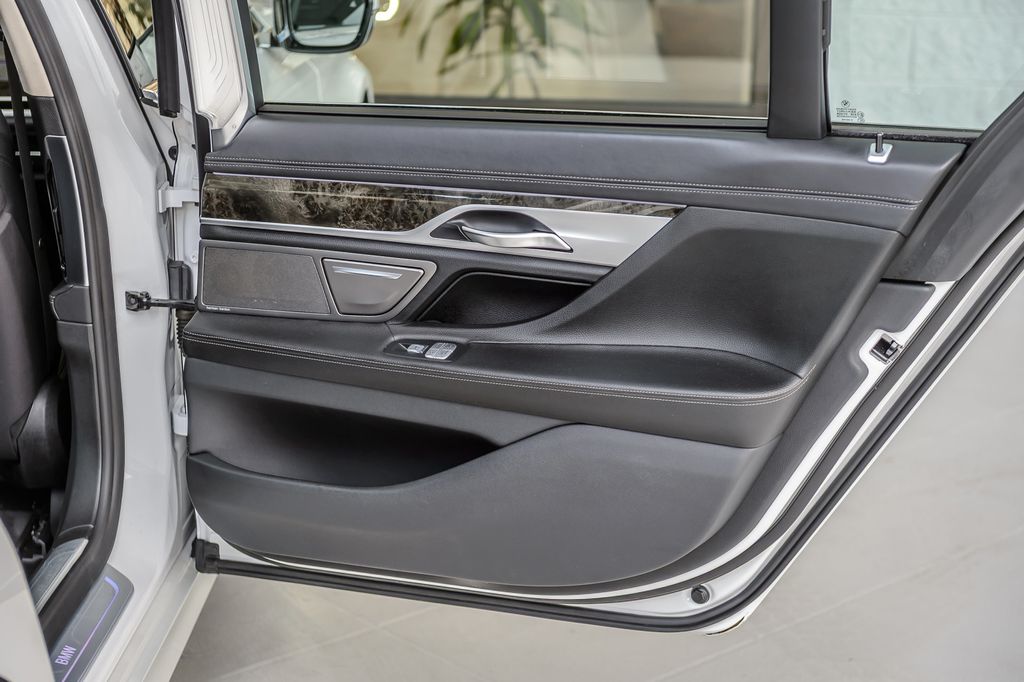 2019 BMW 7 Series 740i xDRIVE - NAV - PANO ROOF - BLUETOOTH - BACKUP CAM - MUSTSEE - 22994332 - 53