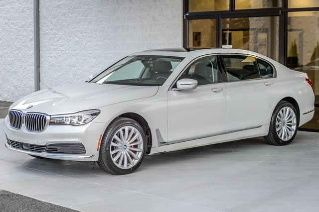 2019 BMW 7 Series 740i xDRIVE - NAV - PANO ROOF - BLUETOOTH - BACKUP CAM - MUSTSEE - 22994332 - 5