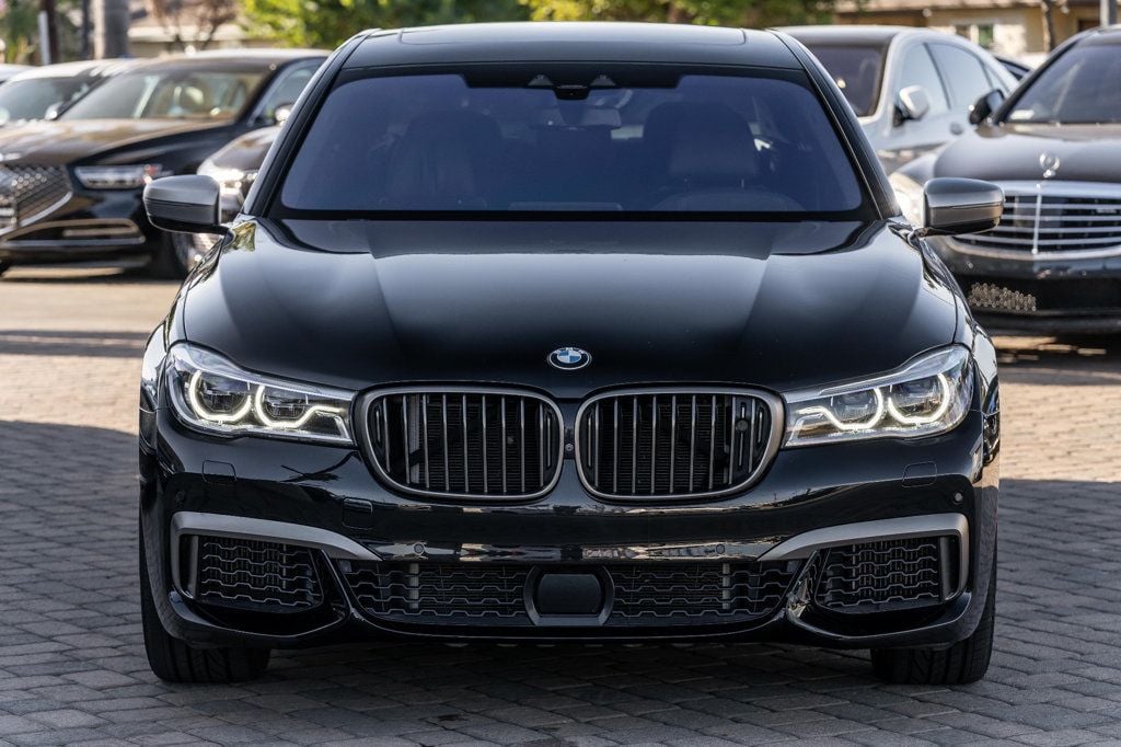 2019 BMW 7 Series M760i xDrive - 22634450 - 6