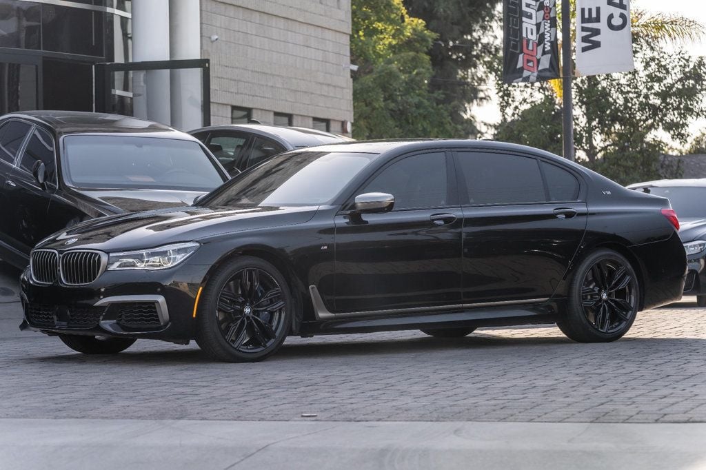 2019 BMW 7 Series M760i xDrive - 22634450 - 7