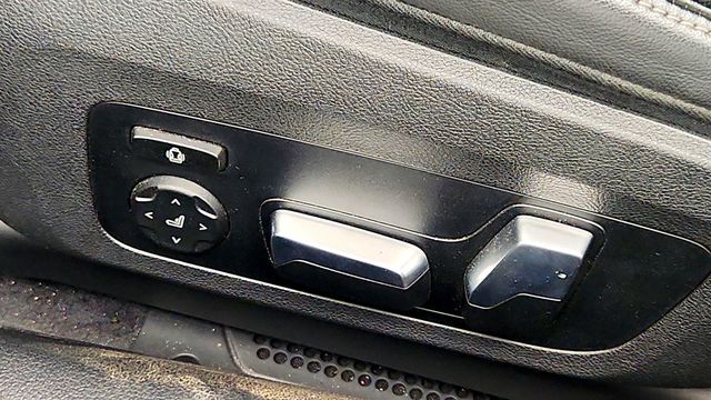 2019 BMW 8 Series M850i xDrive Convertible w/ B&W Diamond SS & Driving Assistance - 23010948 - 11