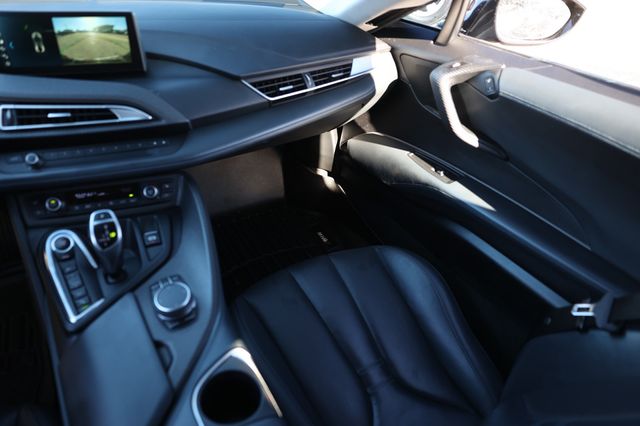 2019 BMW i8 Pure Impulse World - 22980131 - 25