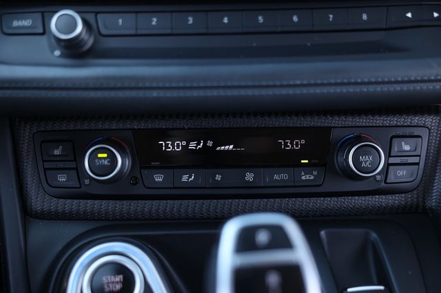 2019 BMW i8 Pure Impulse World - 22980131 - 33