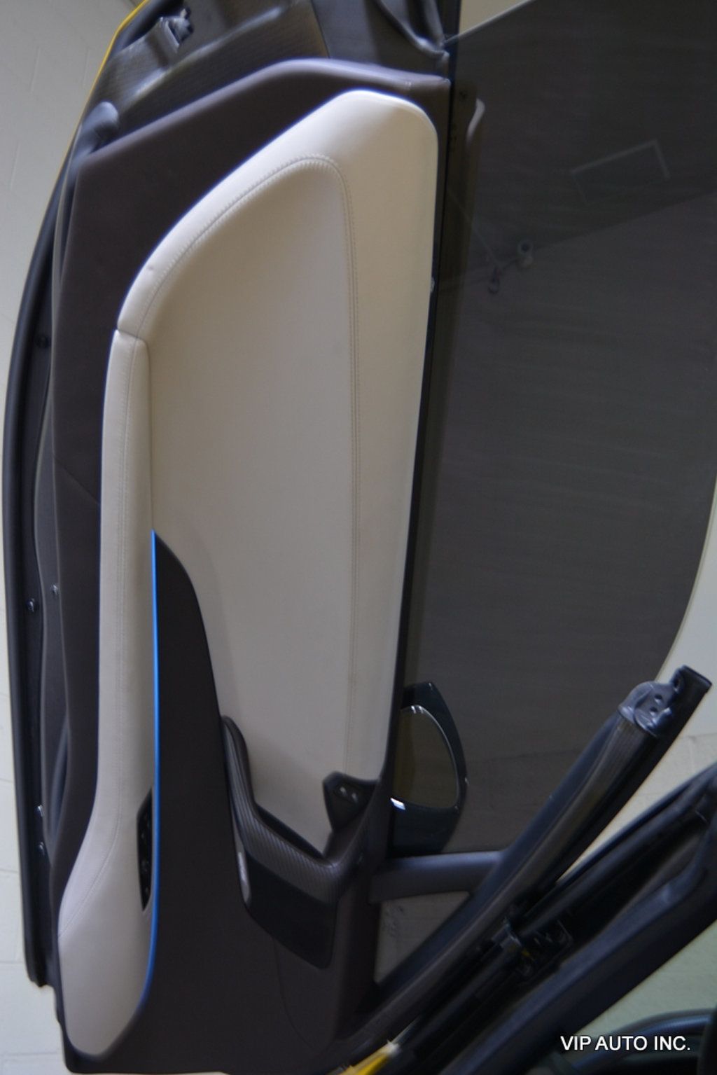 2019 BMW i8 Roadster - 22845849 - 26