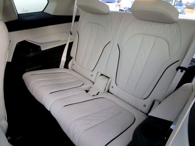 2019 BMW X7 xDrive40i Sports Activity Vehicle - 22917437 - 17