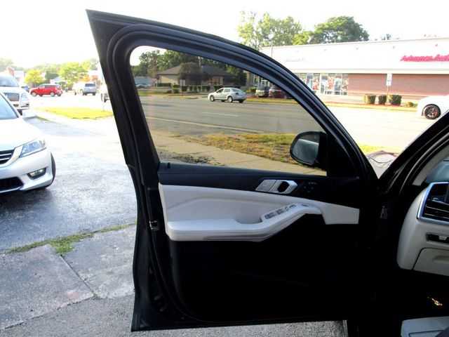 2019 BMW X7 xDrive40i Sports Activity Vehicle - 22917437 - 39