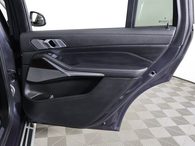 2019 BMW X7 xDrive40i Sports Activity Vehicle - 22955749 - 32
