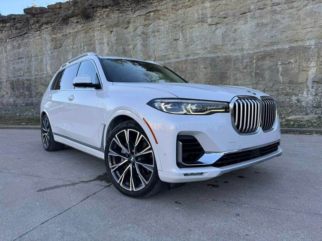 2019 BMW X7 xDrive50i Sports Activity Vehicle - 22747842 - 1