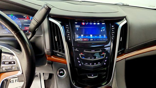2019 Cadillac Escalade 4WD 4dr Luxury w/ Rear Seat Entertainment & 22'' Wheels - 23075029 - 17