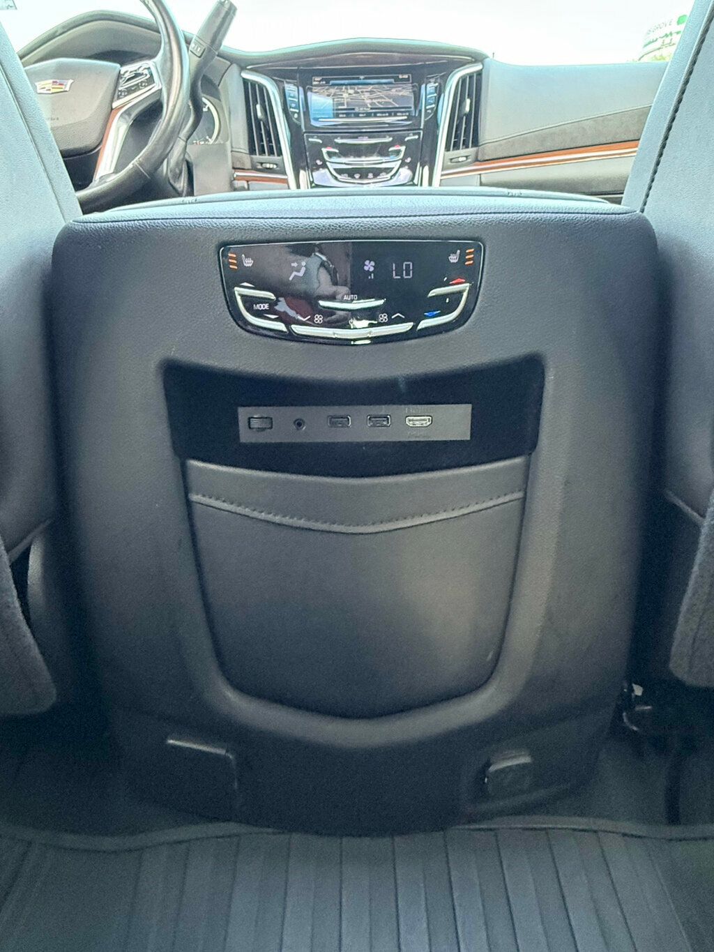 2019 Cadillac Escalade 4WD 4dr Premium Luxury - 22860084 - 36
