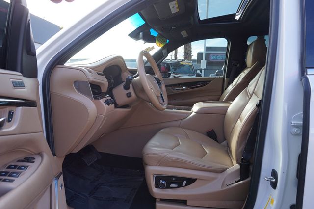2019 Cadillac Escalade PLATINUM, 4X4, THIRD ROW SEATING, LEATHER SEATS, MOON ROOF - 22984705 - 18